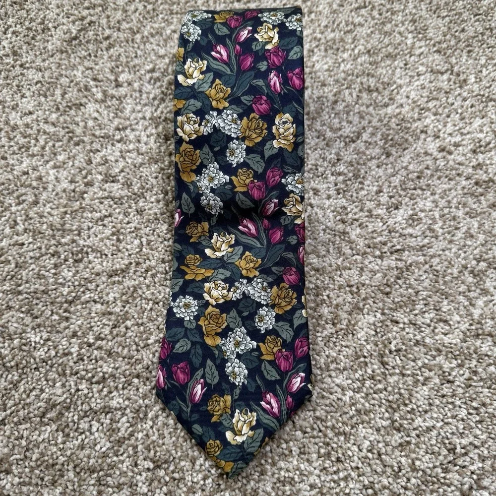 Vintage Lands End Multi Color Floral Silk Sewn In USA Neck Tie